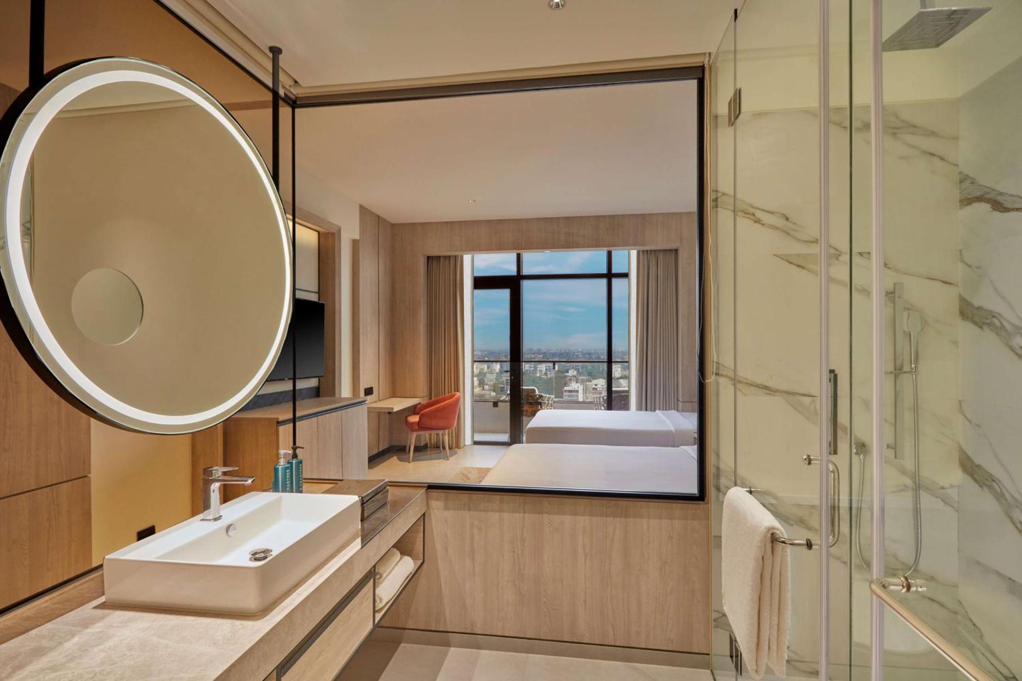 Hilton Gurugram Baani City Centre Gurgaon Exterior foto