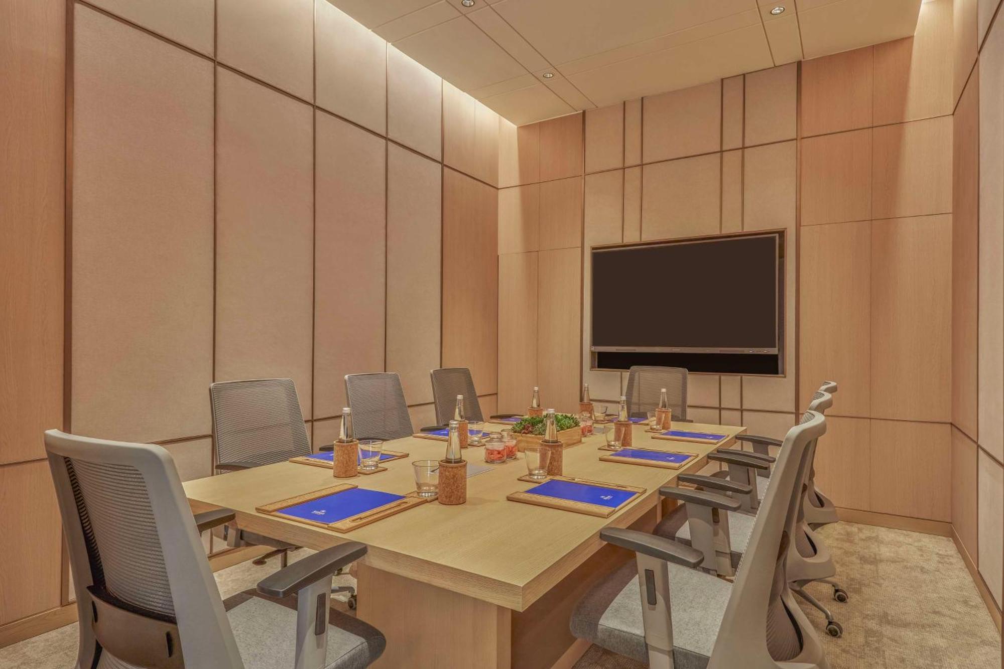 Hilton Gurugram Baani City Centre Gurgaon Exterior foto