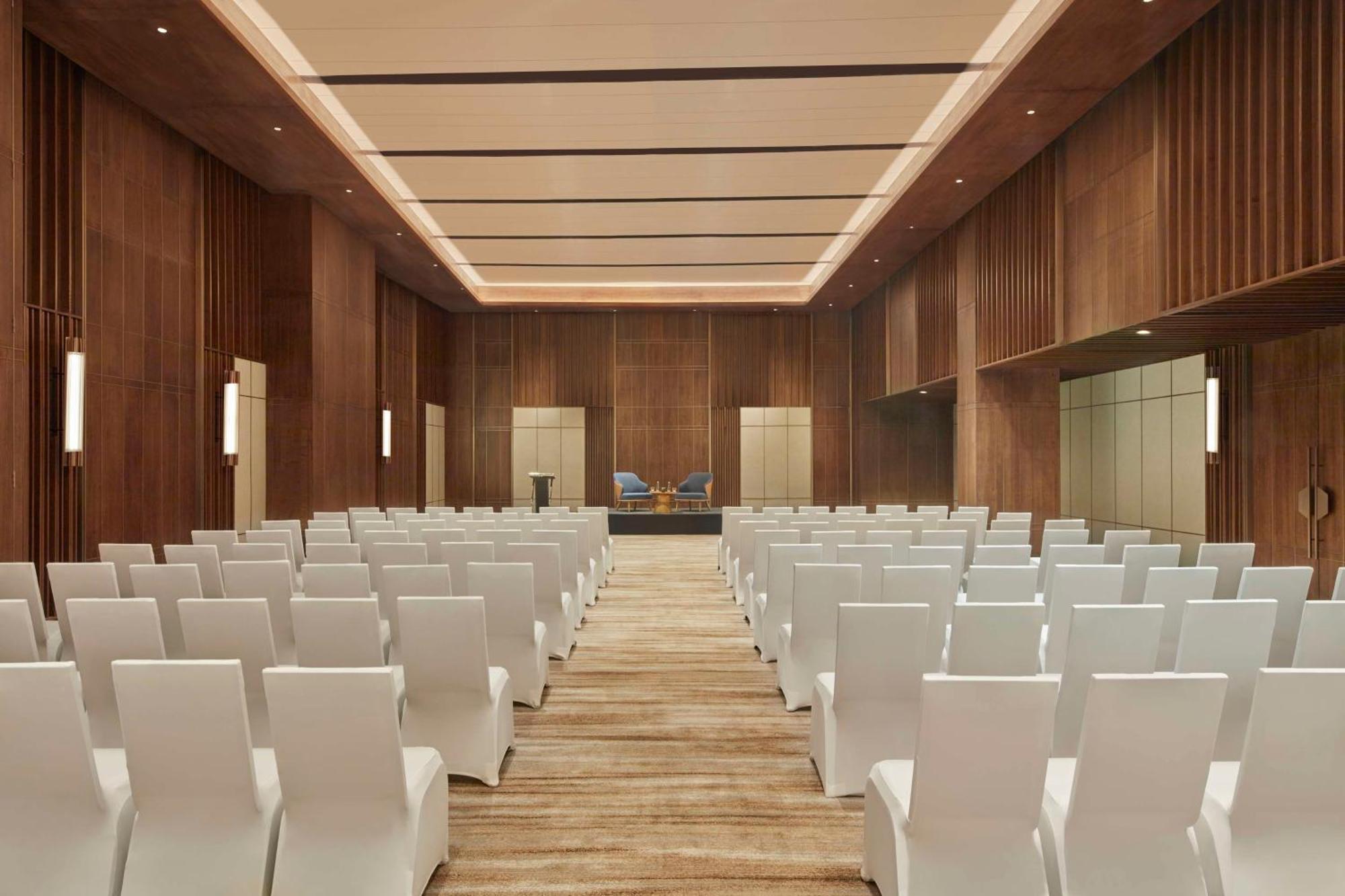 Hilton Gurugram Baani City Centre Gurgaon Exterior foto
